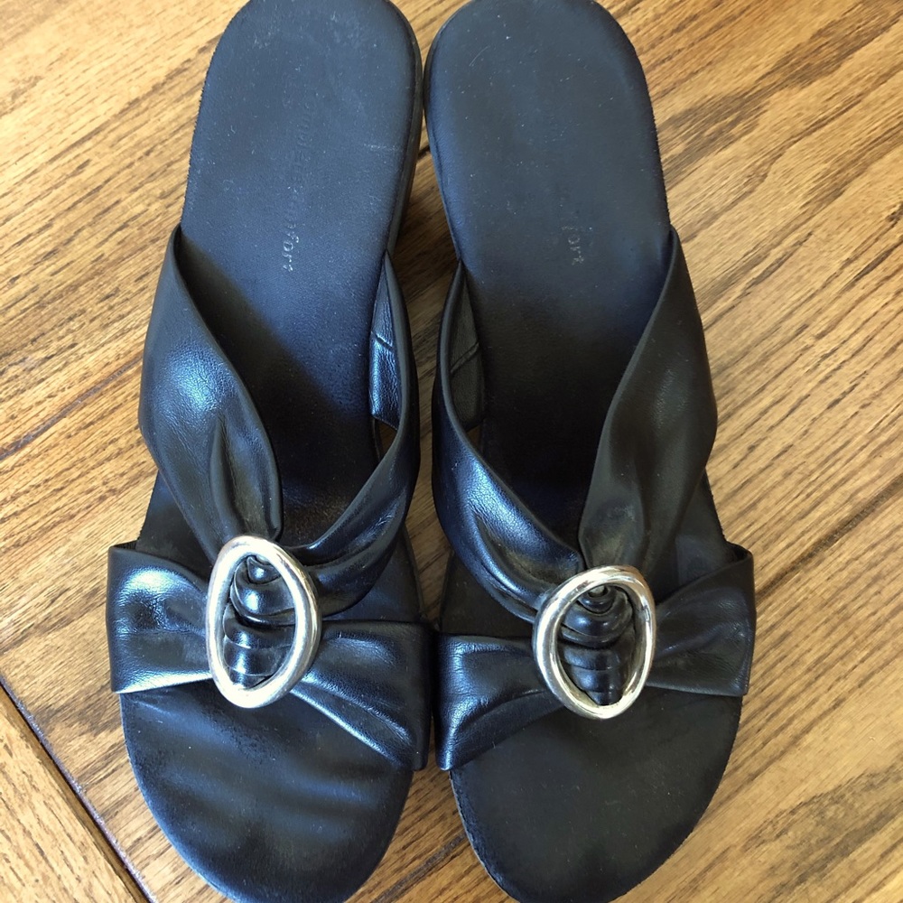 Cute and comfortable black slide on sandals